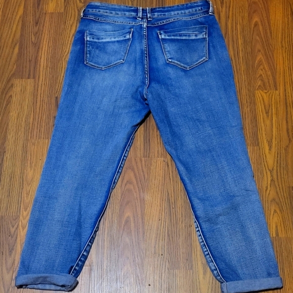 High Rise Mom Jeans Size 9/29 Distressed Blue Denim Re-wash A19 - Picture 8 of 9